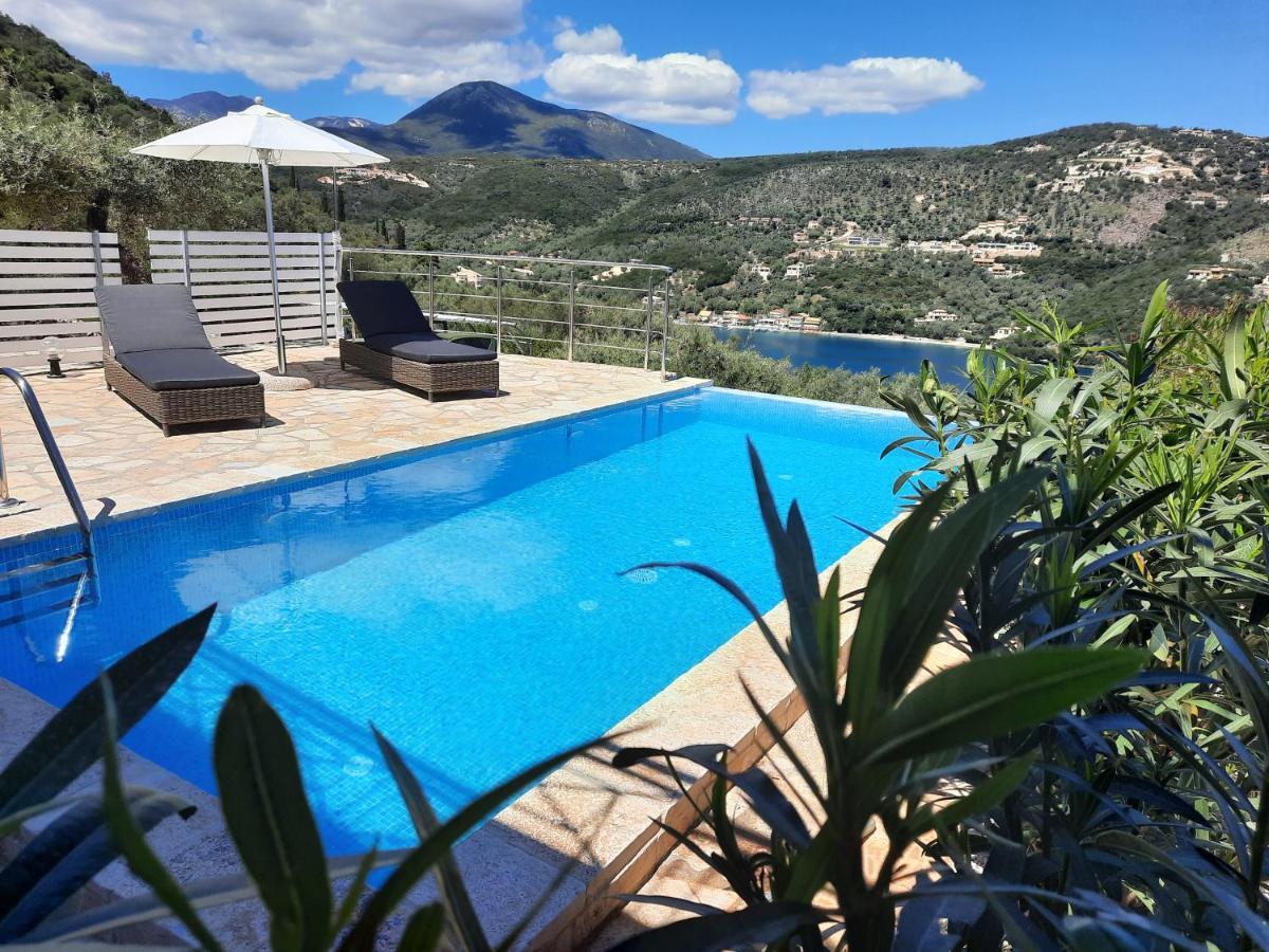 Villas Amantea- Four Villas With Big Pool And Infinity Pool ซีโวตา ภายนอก รูปภาพ