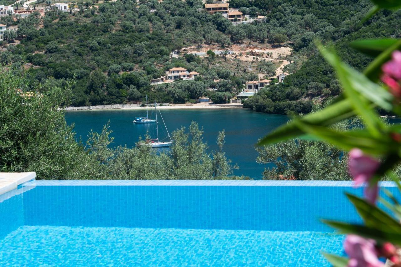 Villas Amantea- Four Villas With Big Pool And Infinity Pool ซีโวตา ภายนอก รูปภาพ