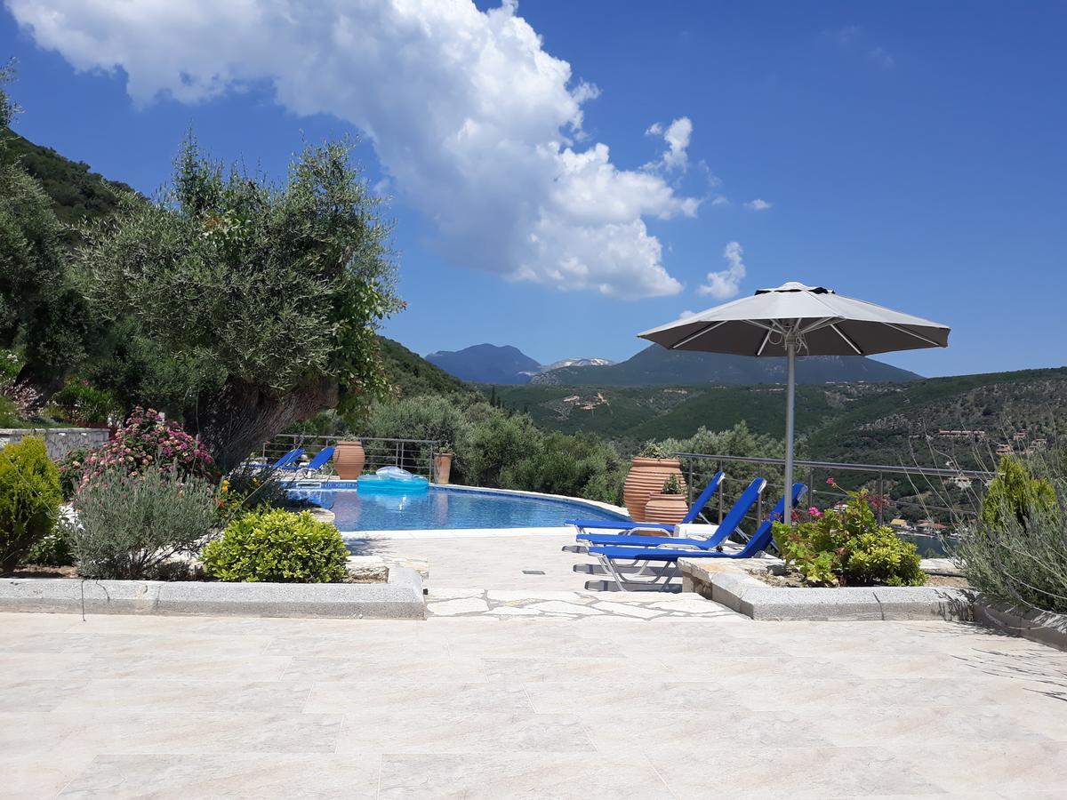 Villas Amantea- Four Villas With Big Pool And Infinity Pool ซีโวตา ภายนอก รูปภาพ