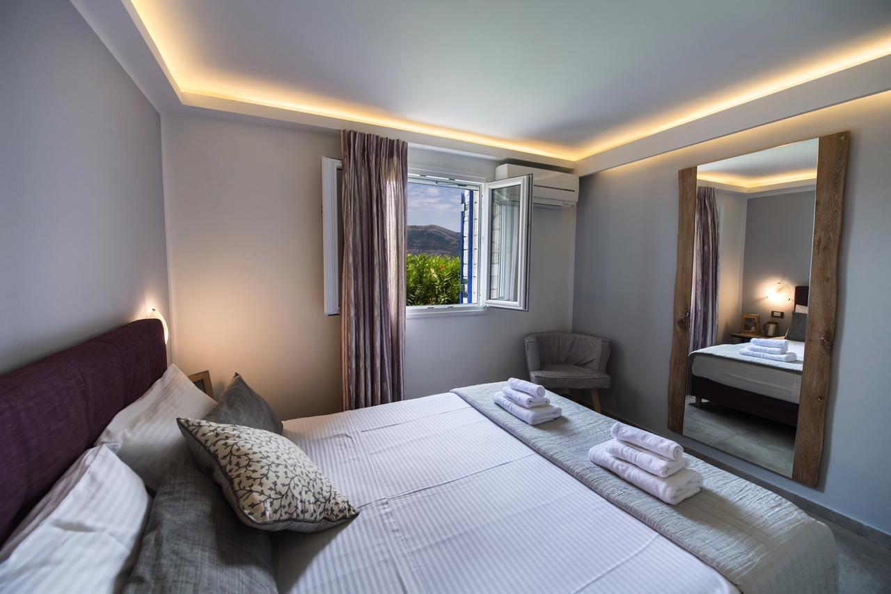 Villas Amantea- Four Villas With Big Pool And Infinity Pool ซีโวตา ภายนอก รูปภาพ