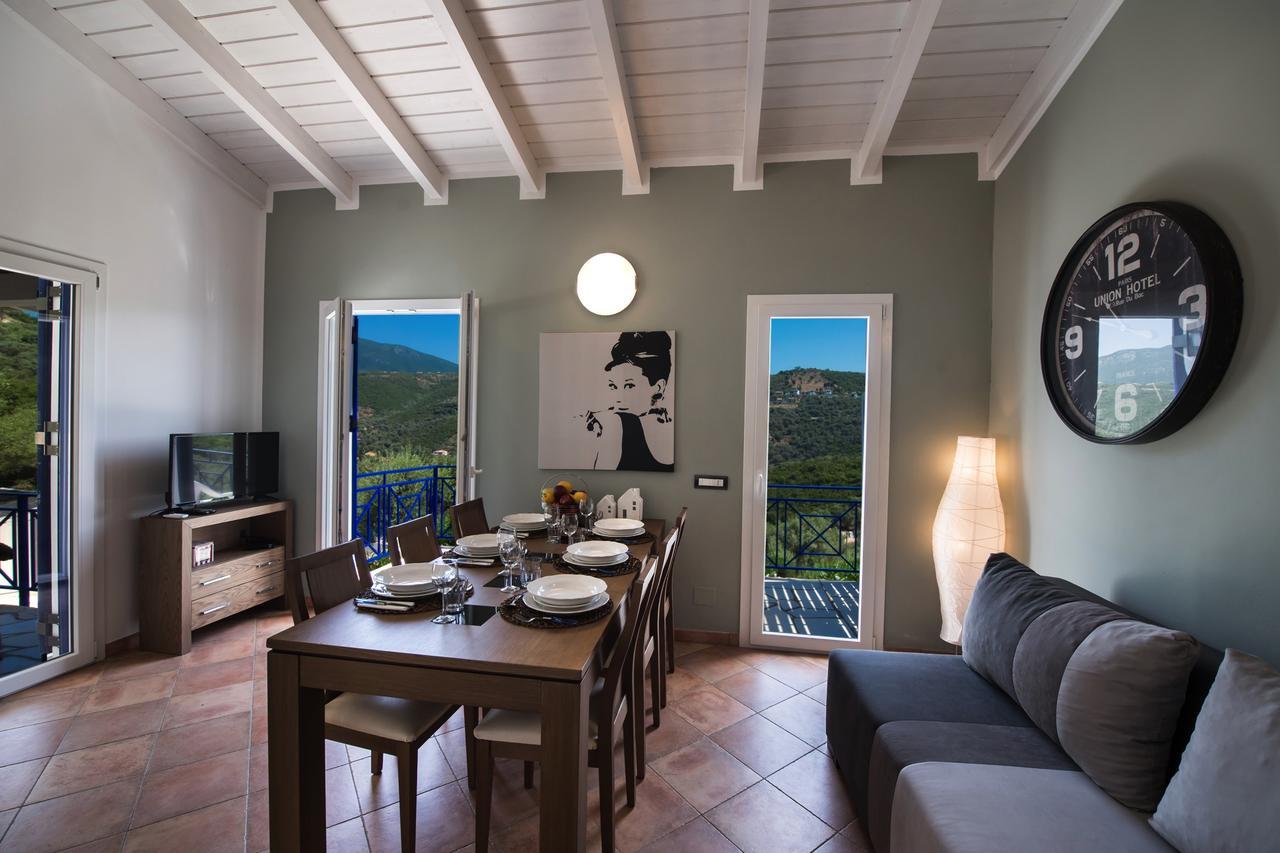 Villas Amantea- Four Villas With Big Pool And Infinity Pool ซีโวตา ภายนอก รูปภาพ
